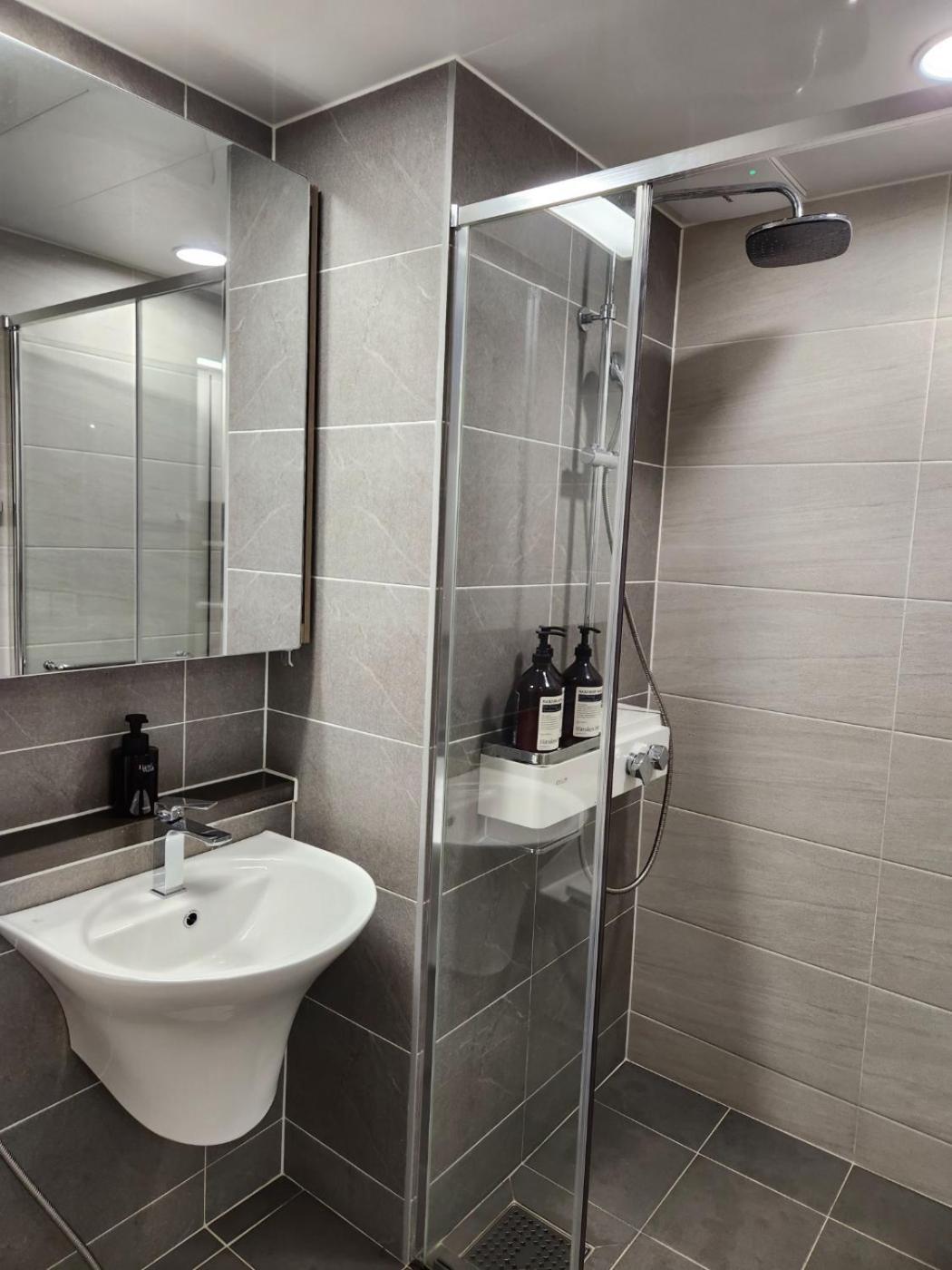 Holiday Apt Gwangan Beach Busan Luaran gambar